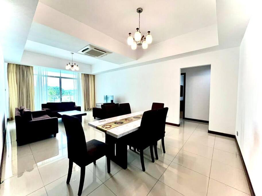 Bay Resort Condominium 3-Bedrooms With Swimming Pool Near The Seaside Miri Zewnętrze zdjęcie