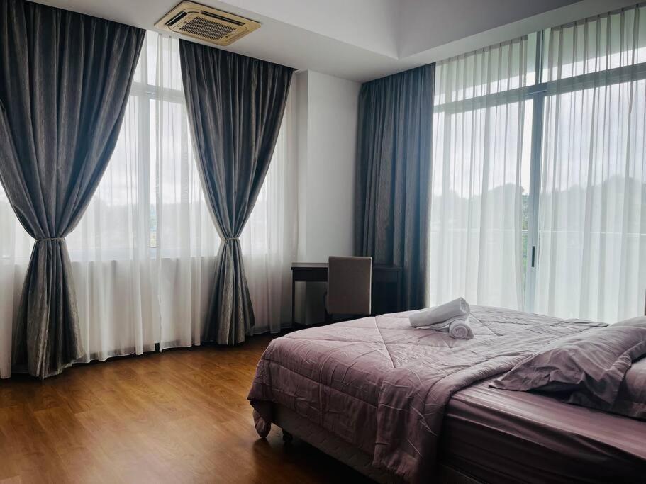 Bay Resort Condominium 3-Bedrooms With Swimming Pool Near The Seaside Miri Zewnętrze zdjęcie